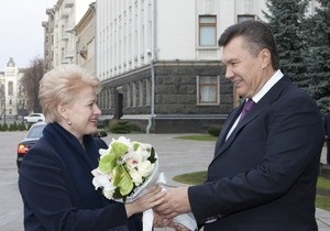 Президент Литви має намір зустрітися і з Януковичем, і з Тимошенко