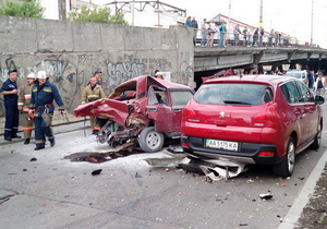 Новини Києва - ДТП на Шулявці - У Києві п яний водій Infiniti спровокував масштабну ДТП, пошкодивши п ять авто