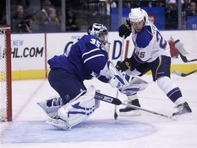 NHL: Шайба Поникаровского не спасла Торонто от поражения