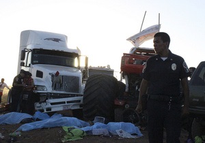На автошоу в Чиуауа под колесами гигантского грузовика погибли шесть человек