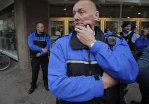 Полиция Нидерландов расследует инцидент со взломом квартир российских дипломатов в Гааге