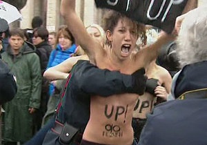 FEMEN - У Заполяр ї заарештували безробітного чоловіка, який видавав себе за активістку FEMEN