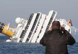 Поднятие Costa Concordia перенесли из-за грозы