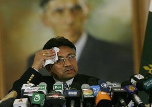 Суд у Пакистані до кінця життя заборонив Мушаррафу вибиратися на будь-які посади