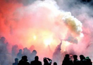 Футбольных болельщиков предлагают арестовывать за политические скандирования и использование пиротехники
