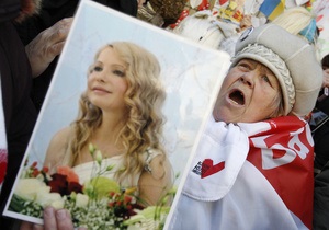 НГ: Тимошенко знижує рейтинг Януковича