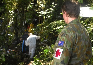В джунглях Папуа-Новой Гвинеи неизвестные с копьями и мачете напали на туристов, есть убитые