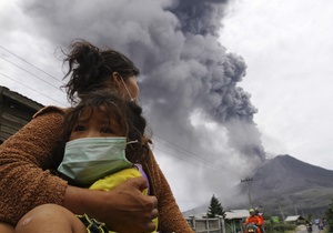 В Індонезії евакуювали понад три тисячі людей через виверження вулкана