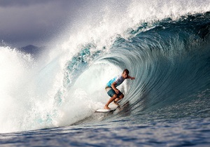 Серфінг - Гаваї - напад акули - На Гаваях серфінгіст відбився від акули кулаками