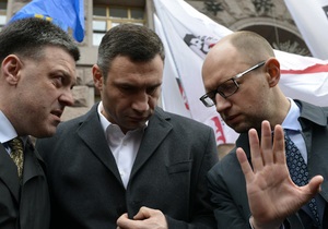 Фотогалерея: Оппозиции вход воспрещен. Милиция не пустила Кличко, Яценюка и Тягнибока на заседание Киевсовета
