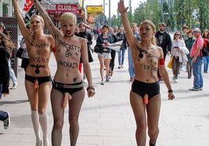 Німеччина -  Femen - бургмістр Гамбурга