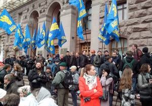 новости Киева - Киевсовет - Беркут- Свобода - Митинг у Киевсовета проходит мирно, но Свобода намерена прорваться внутрь здания