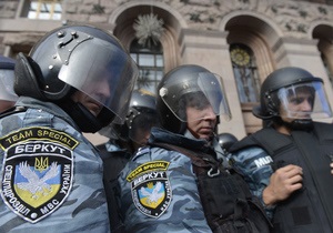новости Киева - Киевсовет - оппозиция - Беркут - милиция - митинги - Затишье перед бурей. Здание Киевсовета окружили бойцы Беркута, контролируя мэрию и внутри