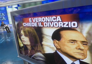 Суд уменьшил сумму алиментов бывшей жене Берлускони вдвое