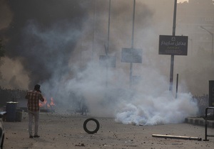 Новини Єгипту - прихильники Мурсі - У Каїрі силовики розганяють прихильників Мурсі сльозогінним газом