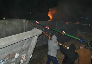 Кияни зруйнували паркан незаконного будівництва на вулиці Жилянській