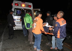 ДТП - В автомобільній аварії на Філіппінах загинули 20 людей, десятки постраждалих