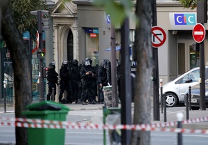 В парижском банке мужчина захватил заложников
