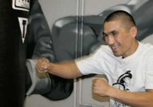 Відомого боксера побили в Узбекистані битою після тренування