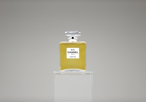 Обличчям Chanel No.5 стала актриса, яка померла