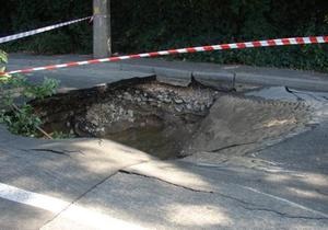 У Києві школярка провалилася в яму з окропом