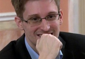 Сноуден заявив, що не привозив до Росії секретні матеріали