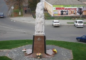 новости Черкасской области - памятник - гетьман - В Черкасской области установили уникальный памятник четырем гетьманам