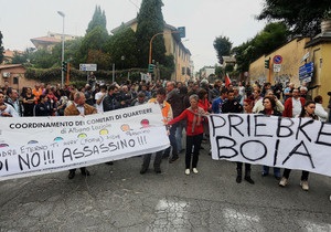 Тіло нациста Прібке привезли в аеропорт у передмісті Рима