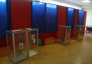 Вибори - перевибори - Перші 18 осіб здали документи у ЦВК для участі у перевиборах 15 грудня