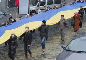 В Украине число сторонников объединения с Россией упало до рекордно низкой за три года отметки - опрос