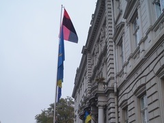Новости Львова - УПА - флаг - В честь годовщины УПА Львовский облсовет вывесил красно-черные флаги