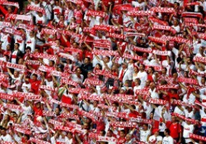 За сборною Польши в Англии будет болеть 10 тысяч фанатов