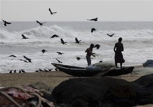 На Индию обрушился ураган, сообщается о первых погибших
