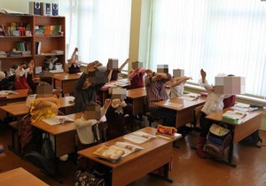 Росія - фотографії - учні - нацистське вітання