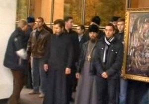 В Молдове священники сорвали заседание парламента из-за возможной отмены наказания за пропаганду гомосексуализма