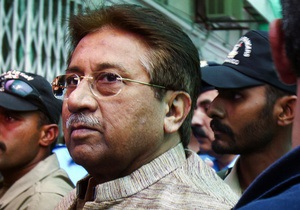 В Пакистане суд продлил арест экс-президенту Мушаррафу еще на две недели