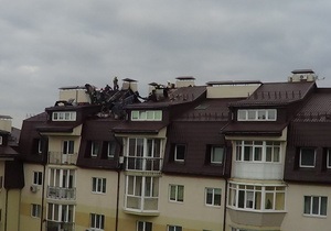 В Киеве полтора часа не могли потушить пожар в многоэтажке
