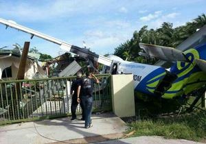В Малайзии самолет врезался в дом, есть жертвы