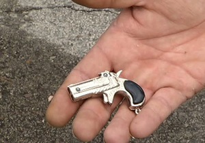 Новини США - пістолет - школа - Американського школяра усунули від занять через іграшковий пістолет