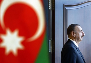 Алиев с более 80% голосов побеждает на выборах президента Азербайджана