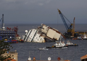 Costa Concordia - На борту поднятого со дна лайнера Costa Concordia обнаружили тело одного из погибших