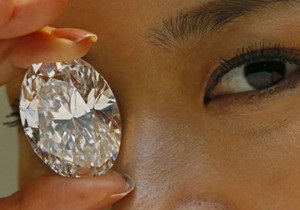 У Гонконгу продали білий діамант завбільшки з яйце