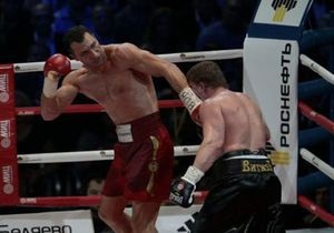 МН:  Не слухай суддю! Бий його! 