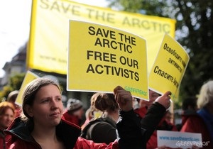Greenpeace: Адвокаты арестованного экипажа Arctic Sunrise подадут жалобу в ЕСПЧ, самому судну грозит затопление