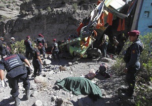 У Перу пасажирський автобус звалився в ущелину, 19 людей загинули