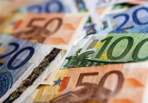 Міжбанківський євро стримав амбіції, долар топчеться на місці