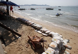 У Таїланді пляжі змиваються в океан