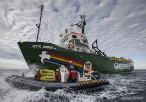 Звинувачення у піратстві висунули вже п яти активістам Greenpeace