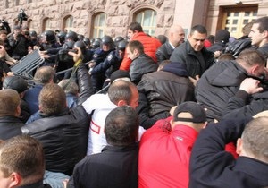 Мелкое хулиганство: милиция составила админпротоколы в отношении пяти протестующих у Киевсовета