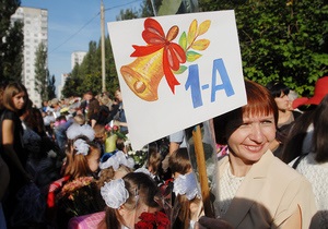 Азаров намерен заставить выпускников педвузов обязательно работать в школах - министерство образования